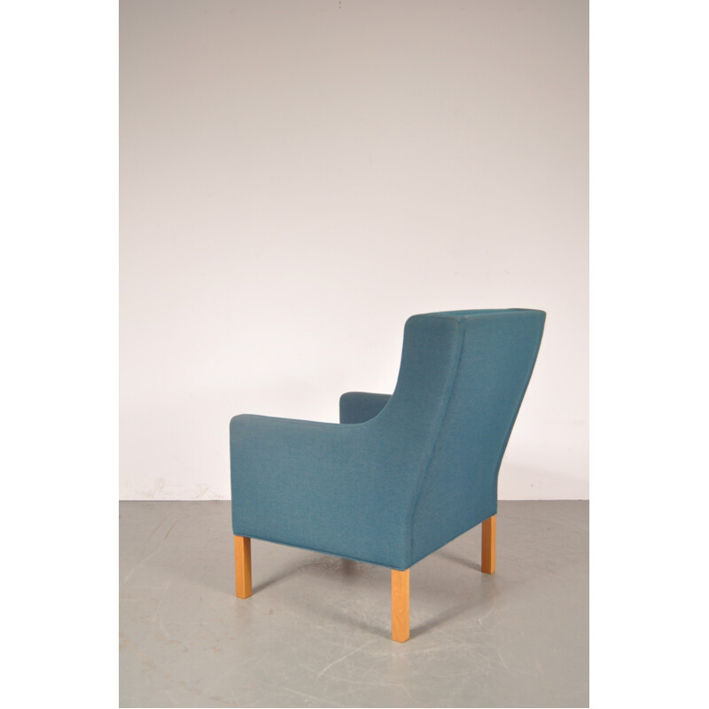 Danish Fredericia upholstered easy chair in wood and blue fabric, Børge MOGENSEN - 1960s