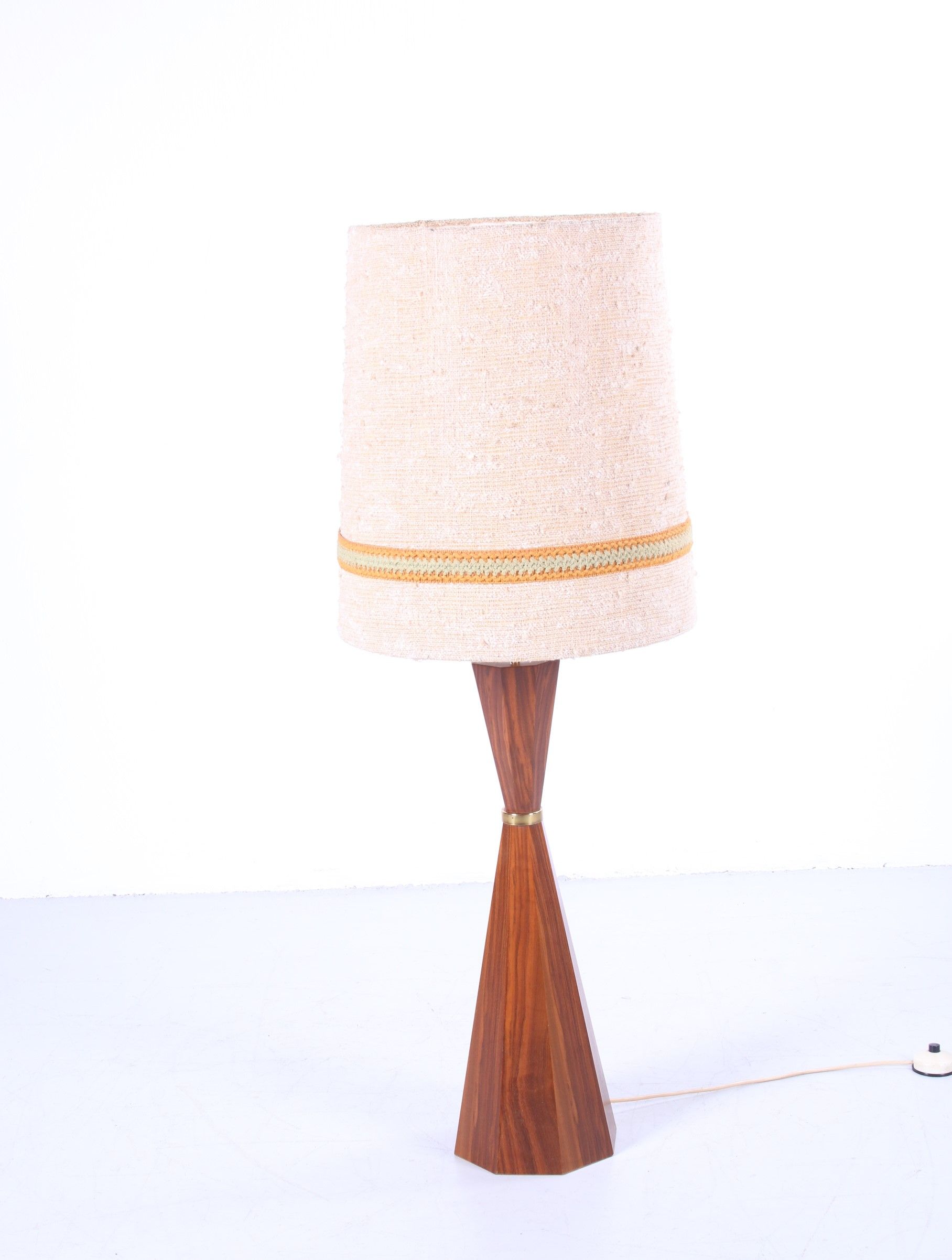 Vintage Floor Lamp With Wooden Base And, Old Wooden Floor Lamps
