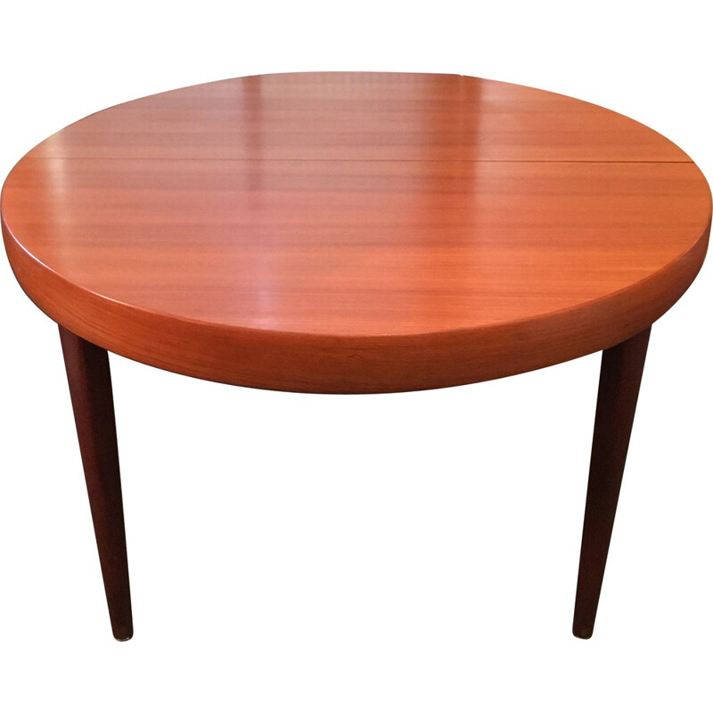 Round Scandinavian extendable table in teak - 1950s