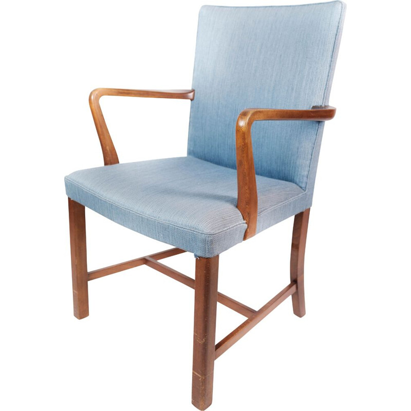 Vintage armchair in mahogany and upholstered with light blue fabric by Fritz Hansen