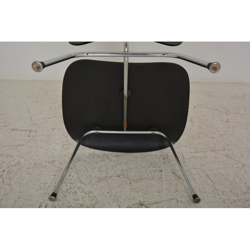 Vintage Lcm chair (metal lounge chair) by Ray & Charles Eames for Herman Miller, 1950