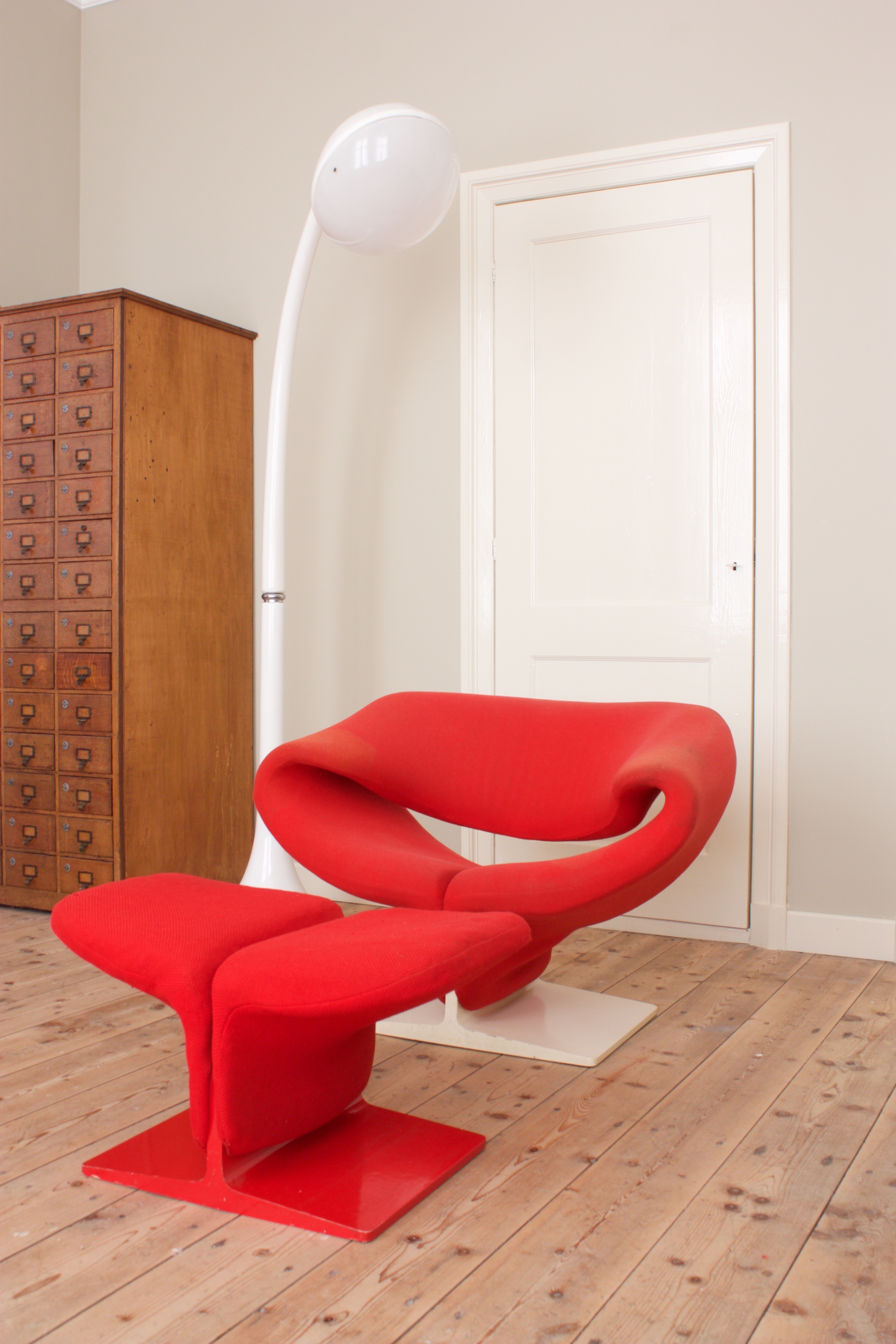 Artifort "Ribbon" chair with ottoman by Pierre PAULIN