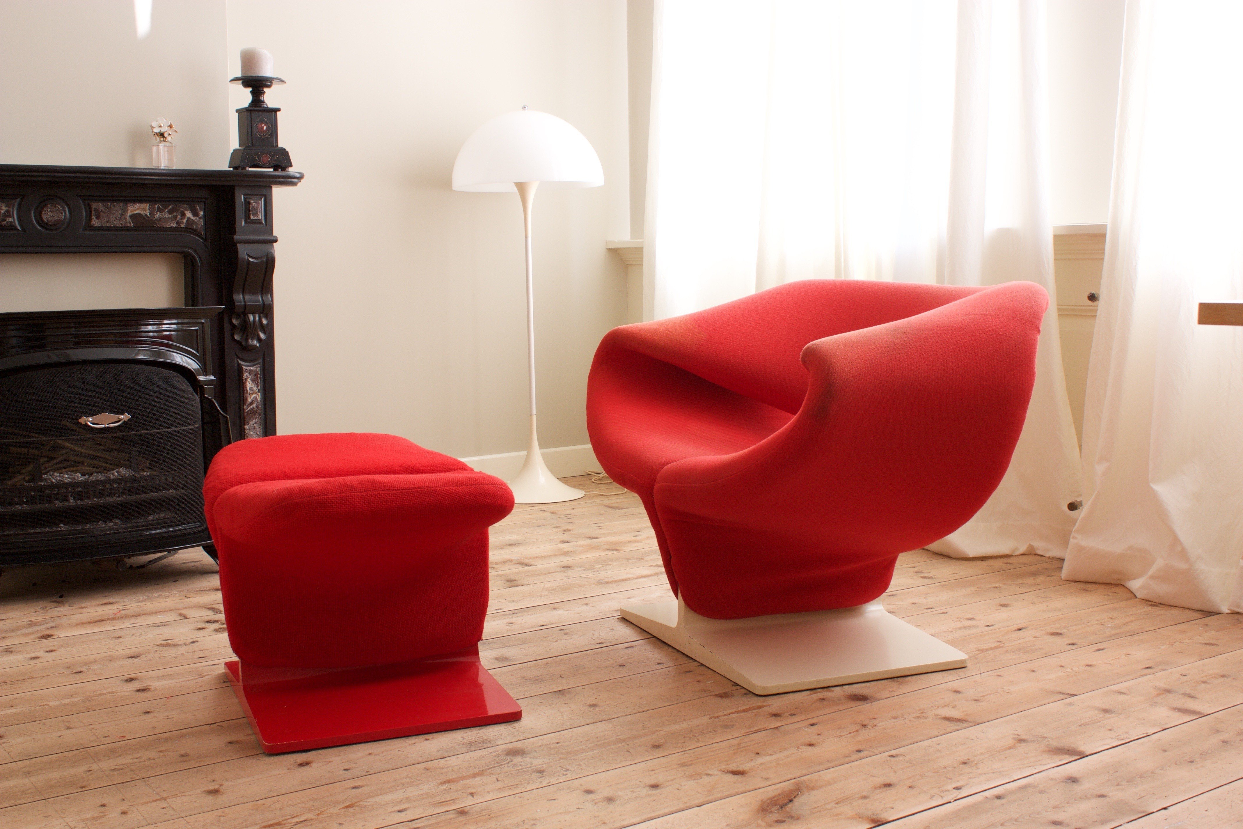 Artifort "Ribbon" chair with ottoman by Pierre PAULIN