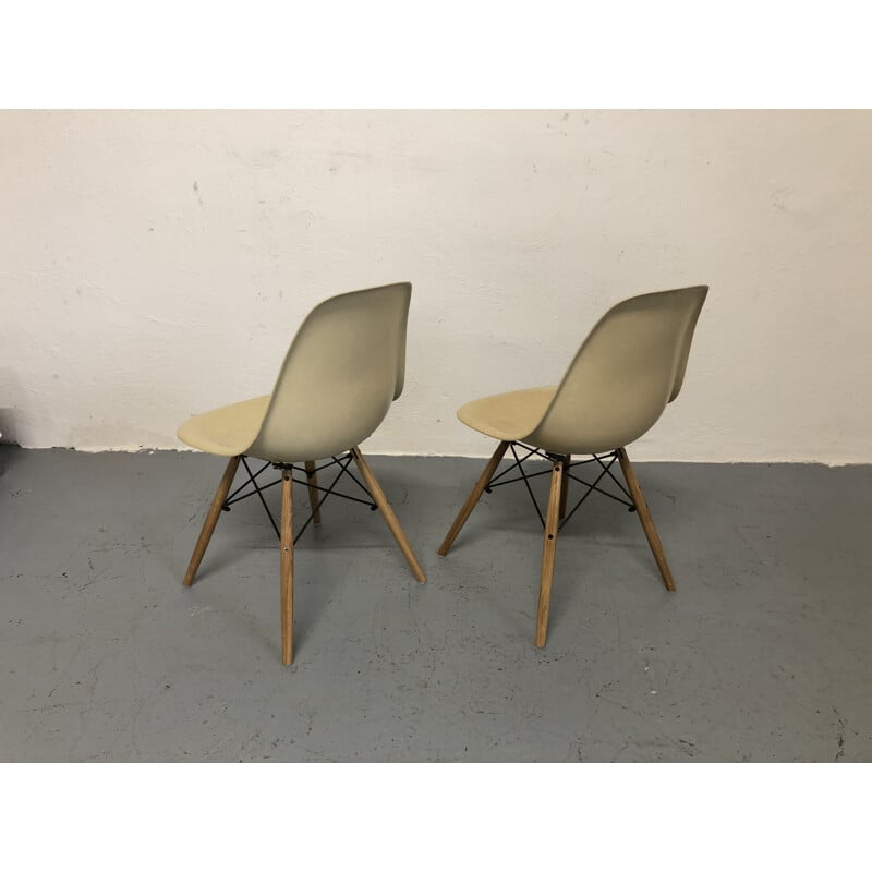 Pair of vintage Dsw chairs by Charles & Ray Eames for Herman Miller