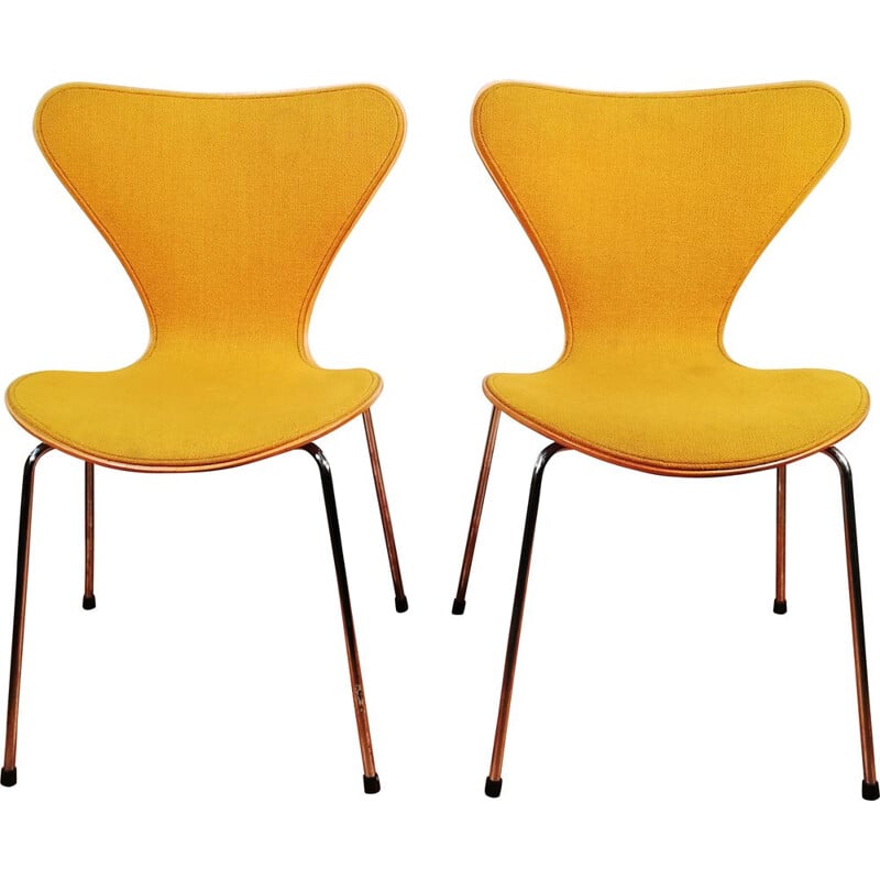 Pair of vintage "ant" chairs by Arne Jacobsen for Fritz Hansen, 1950