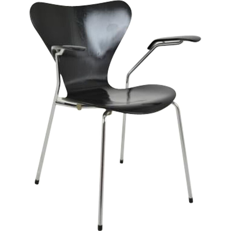Vintage chair with arms by Arne Jacobsen for Fritz Hansen