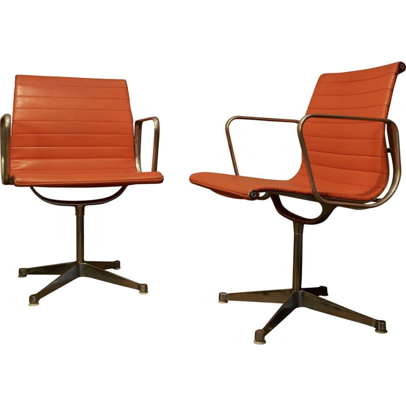 Pair of vintage armchairs by Ray & Charles Eames for Herman Miller