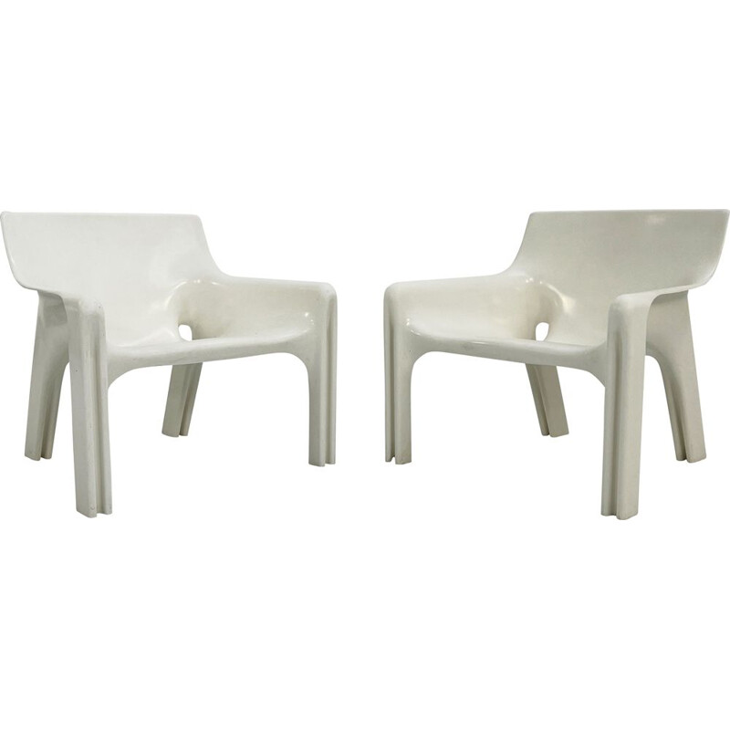 Pair of mid-century white Vicario lounge chairs by Vico Magistretti for Artemide, 1970s