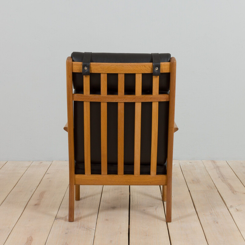 Vintage Ge 265 armchair in oakwood & black leather by Hans Wegner for Getama, Denmark 1970-1980s