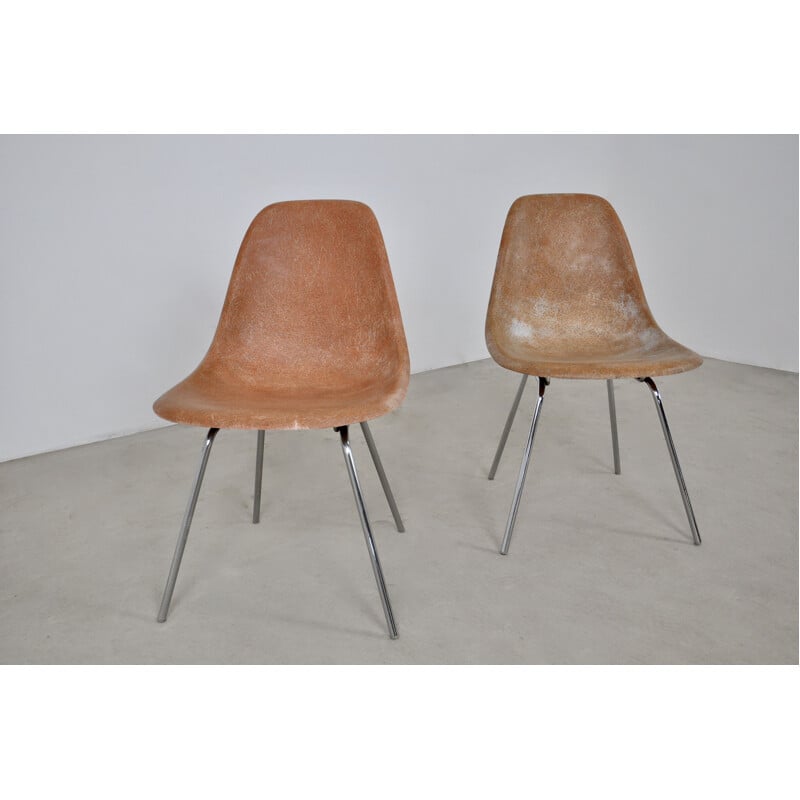 Pair of vintage chairs by Charles and Ray Eames for Herman Miller, 1960