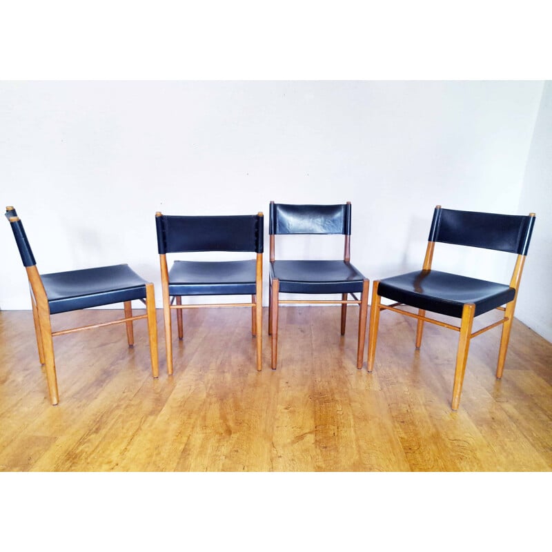 4 Scandinavian vintage chairs in leather and oak