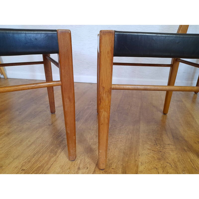 4 Scandinavian vintage chairs in leather and oak