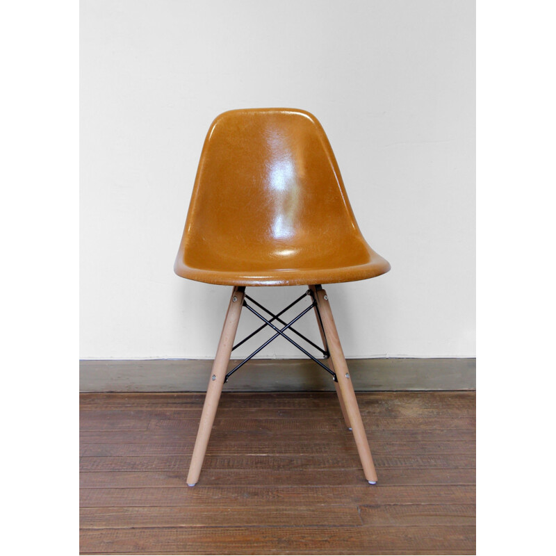 Pair of vintage Dsw chairs by Charles and Ray Eames for Herman Miller, 1960