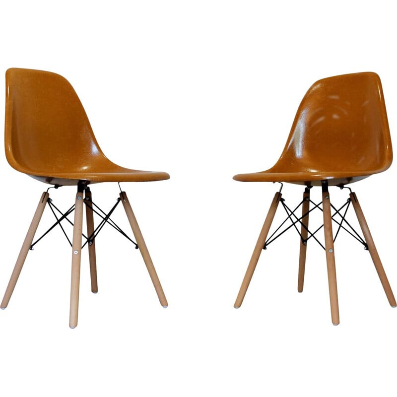 Pair of vintage Dsw chairs by Charles and Ray Eames for Herman Miller, 1960