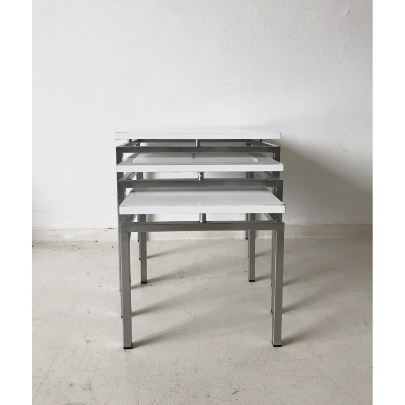 Set of three white nesting tables in metal - 1960s