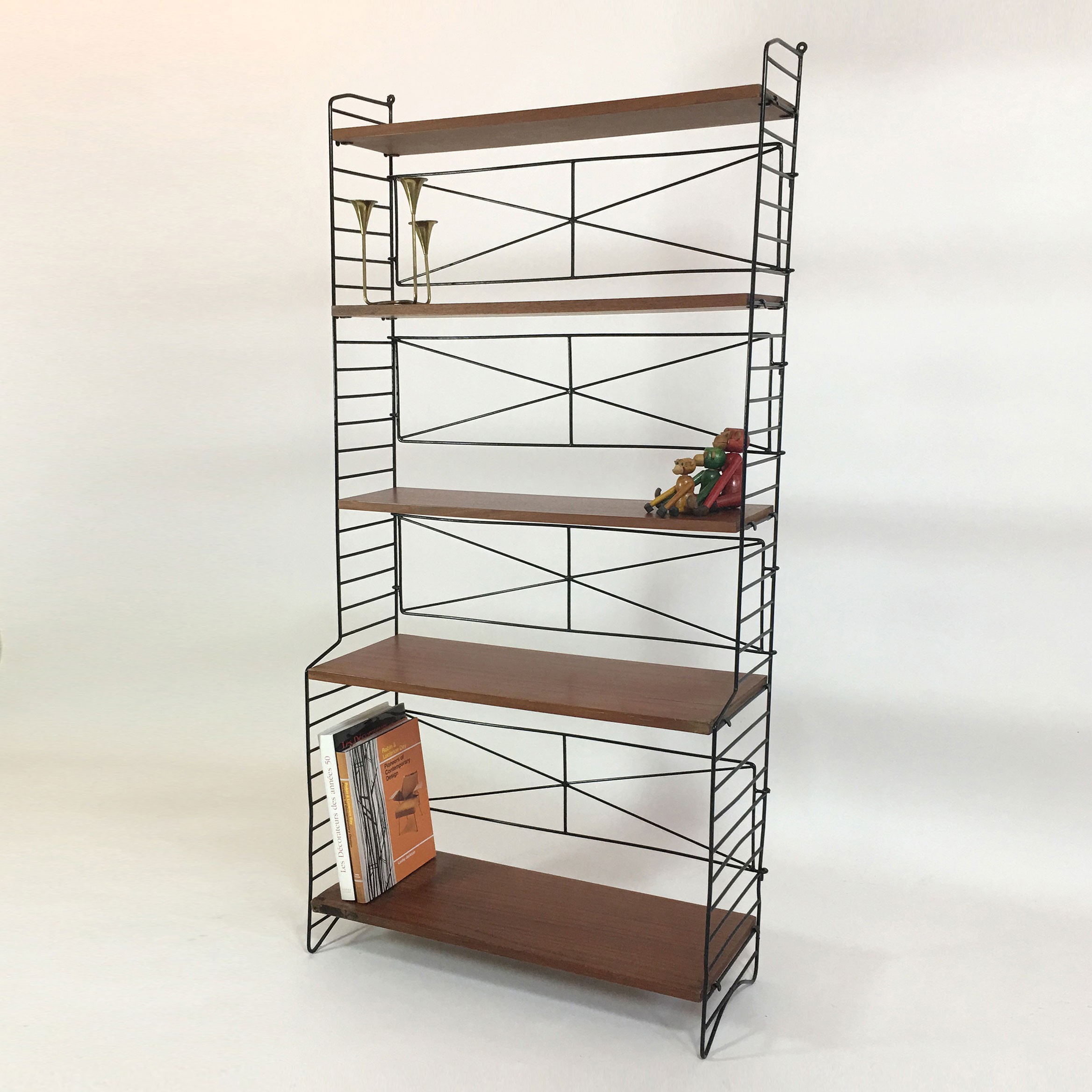 Minimalist Modular Shelf System for Small Space