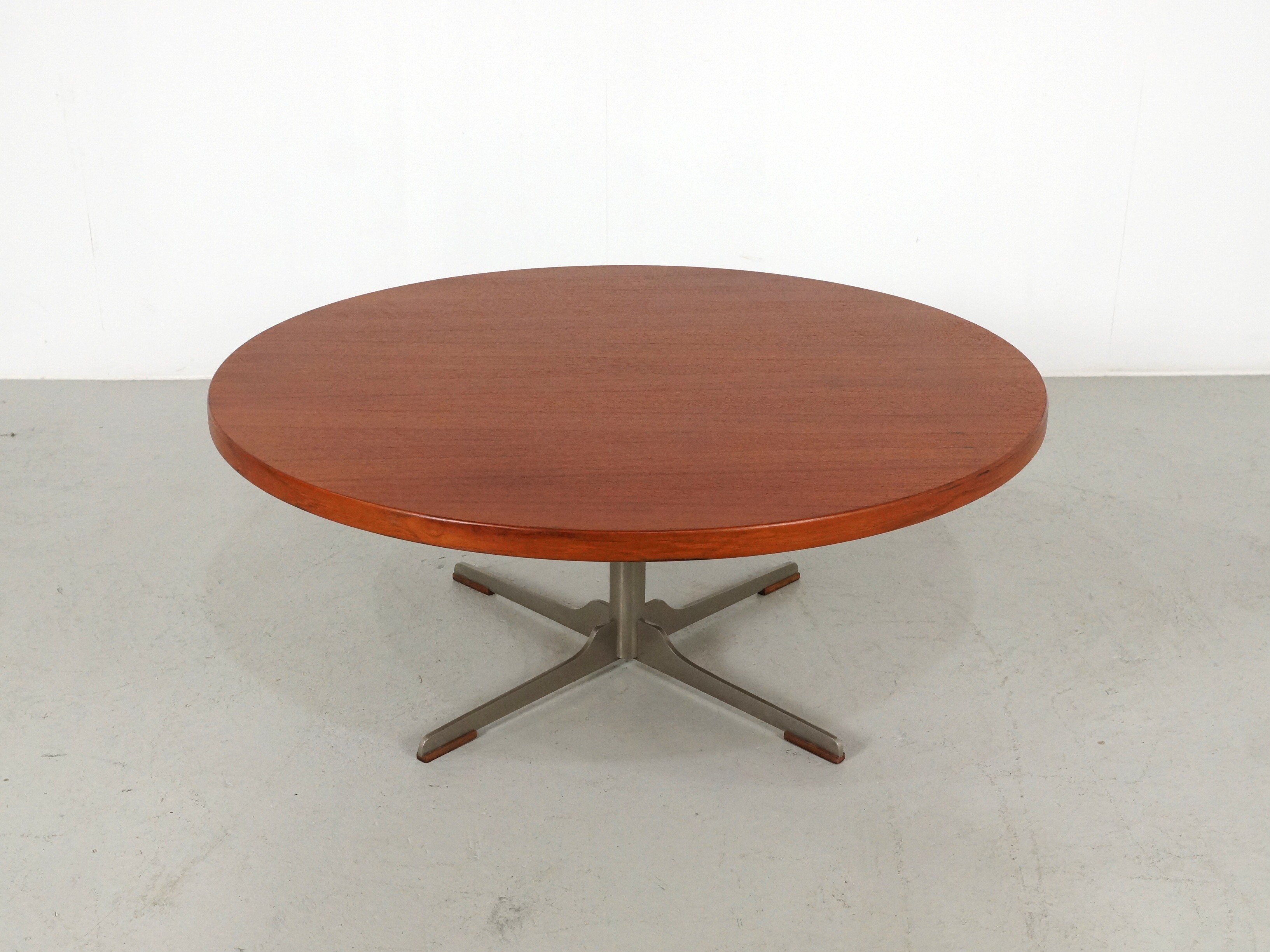 Vintage round teak coffee table - 1960s - Design Market