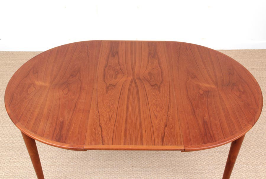 Scandinavian round dining table in teak - 1950s - Design Market
