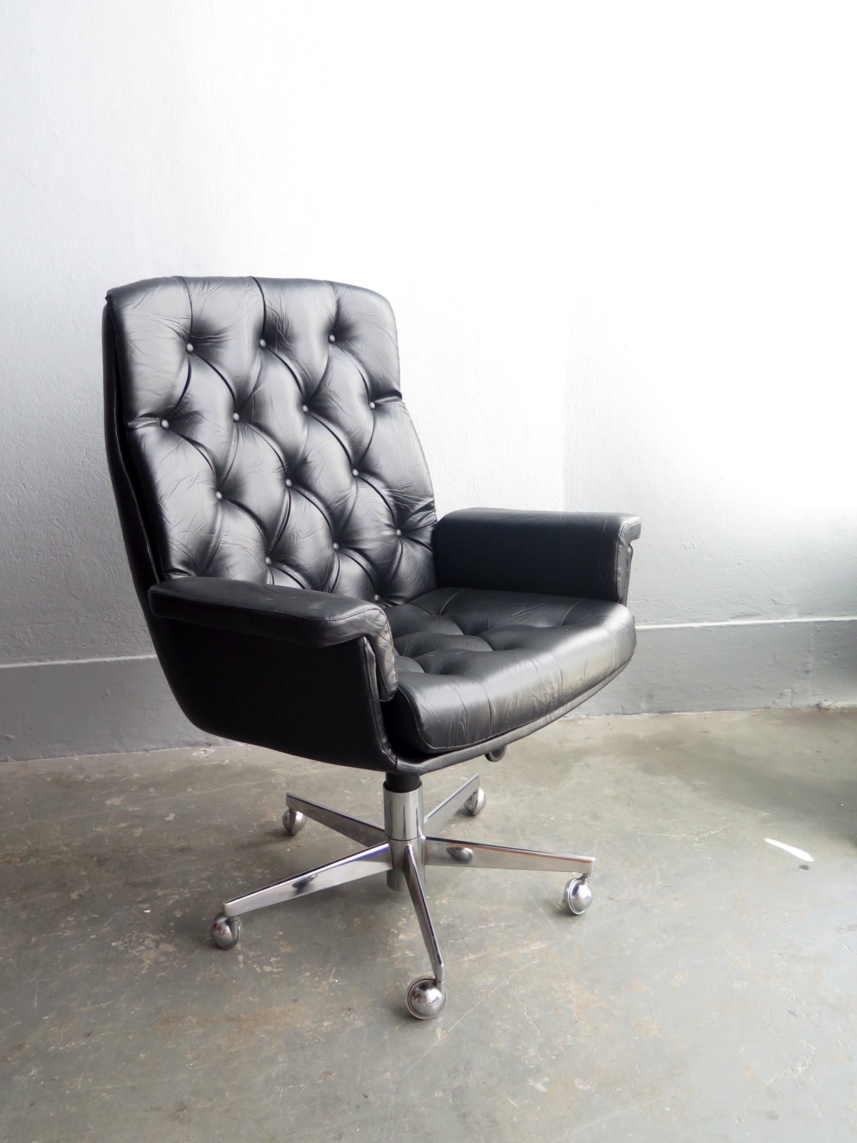 Vintage Swivel office chair with wheels - 1960s - Design Market