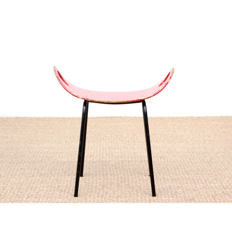 Red stool in steel by Olof Kettunen