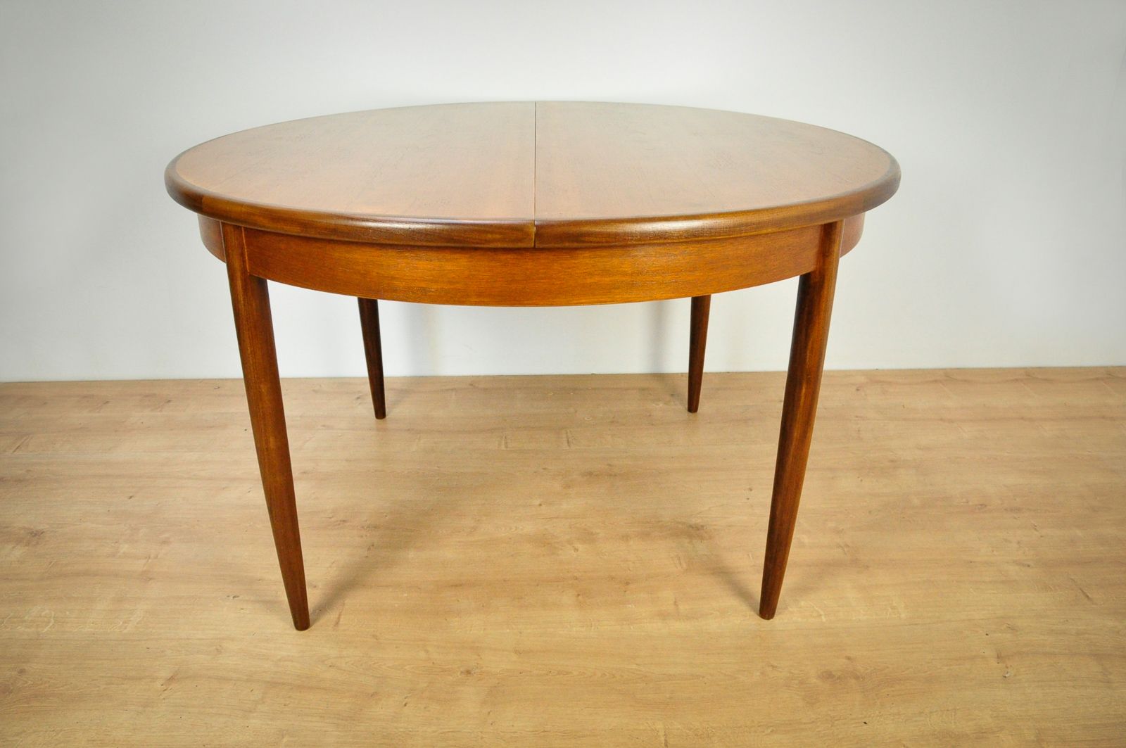 Vintage extendable round dining table by G-Plan - Design ...