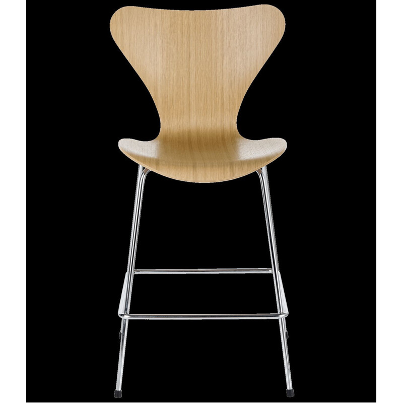 "Serie 7" or 3197 chair by Arne Jacobsen for FRITZ HANSEN 